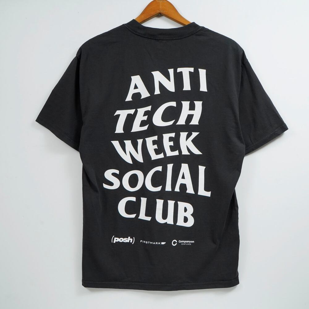 POSH Anti Tech Week Social Club Graphic T-Shirt Black Size M/L